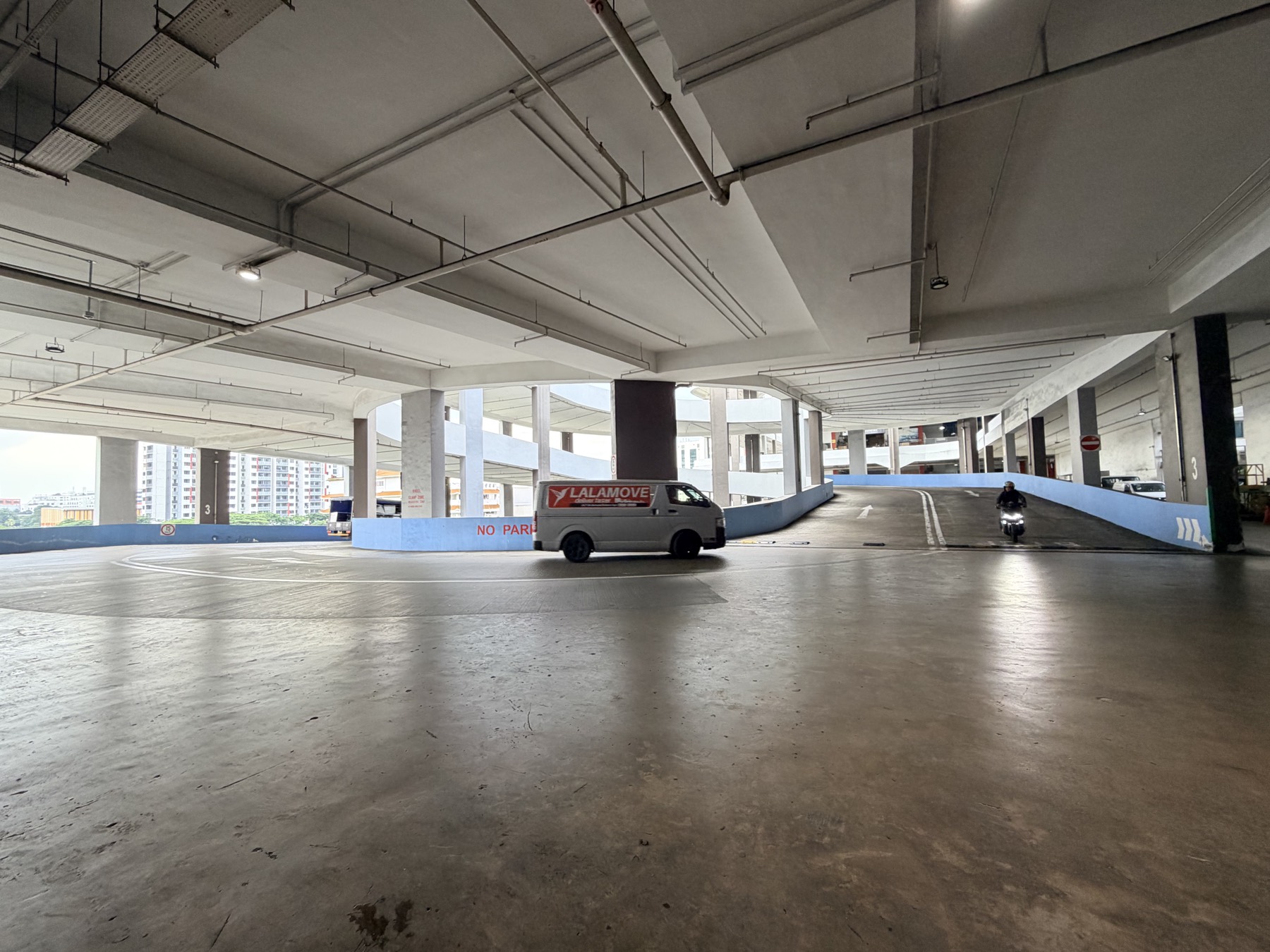 Vehicle ramp providing drive-up access to upper levels